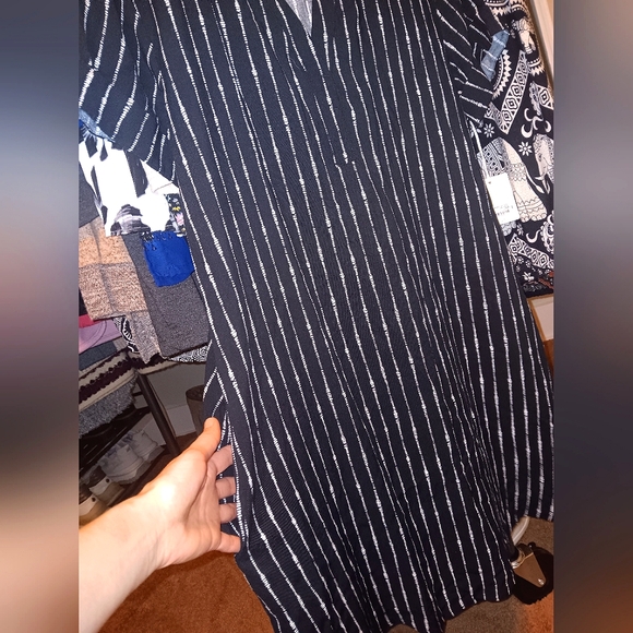 *NWT* Black & White Tunic Top by A.n.a. Size Medium. - Picture 5 of 5